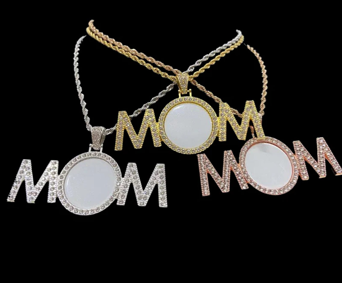 MOM necklace