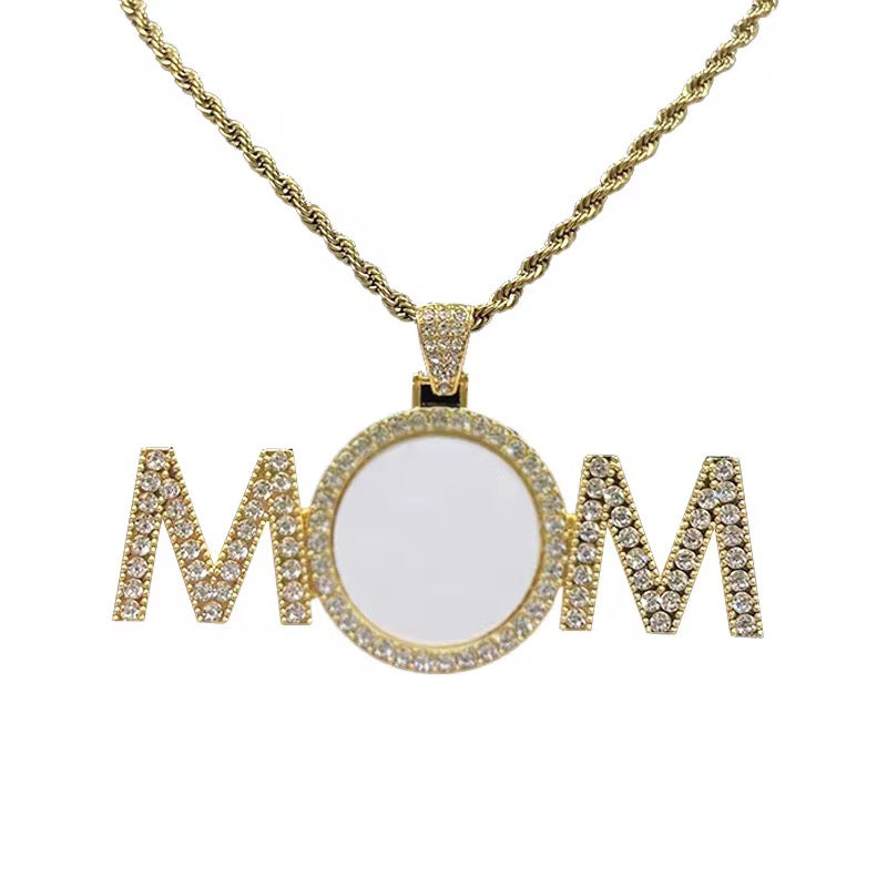 MOM necklace