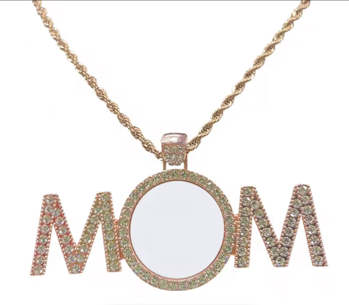 MOM necklace