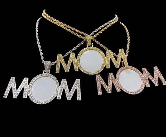 MOM necklace